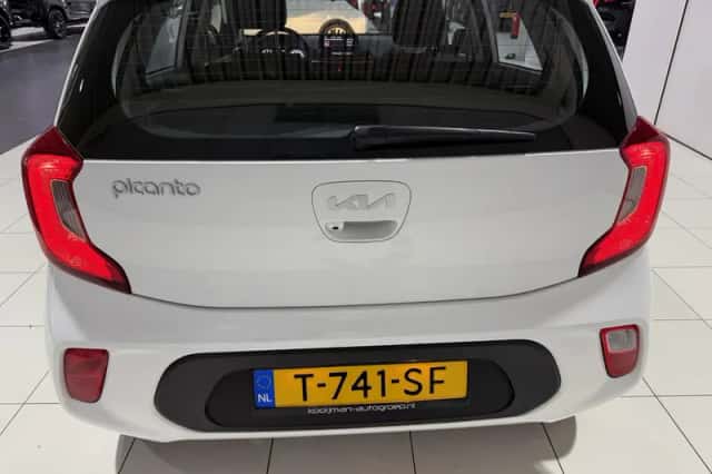 Kia Picanto (2023) thumbnail 23