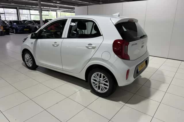 Kia Picanto (2023) thumbnail 5