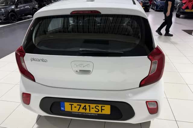 Kia Picanto (2023) thumbnail 6