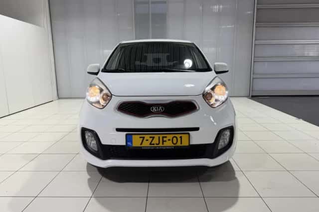 Kia Picanto (2015) thumbnail 2