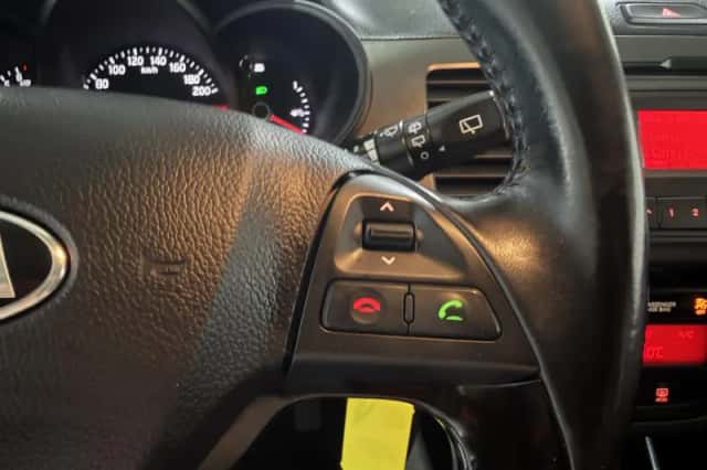 Kia Picanto (2015) thumbnail 13