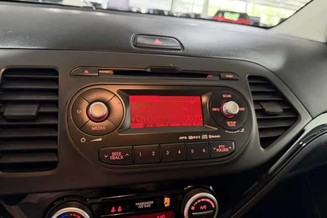 Kia Picanto (2015) thumbnail 16