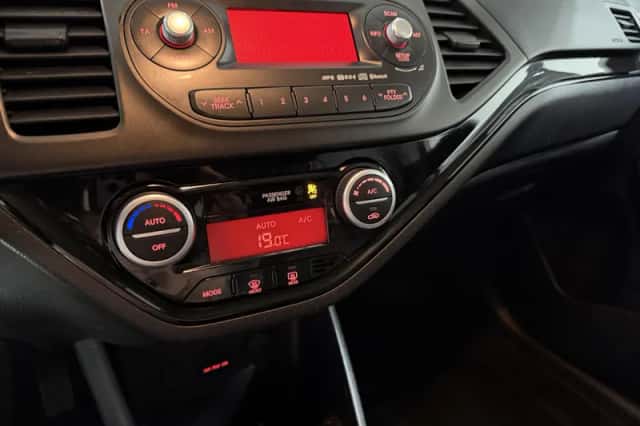 Kia Picanto (2015) thumbnail 18