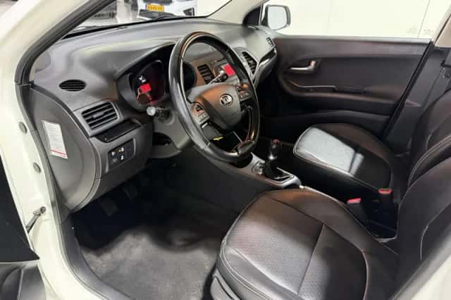 Kia Picanto (2015) thumbnail 21