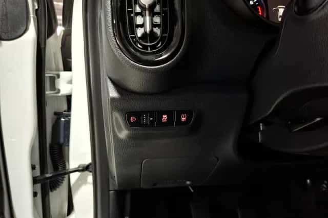 Kia Picanto (2022) thumbnail 14