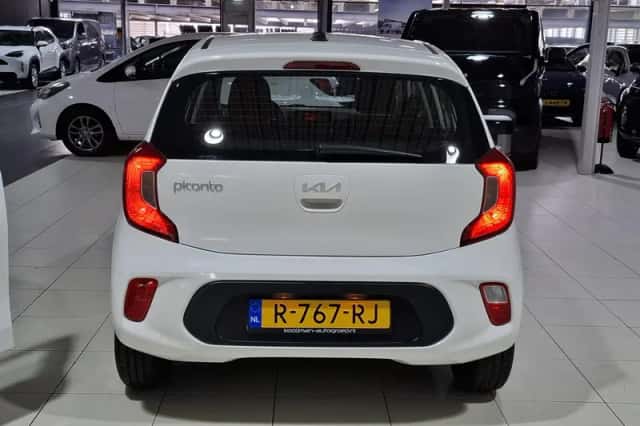 Kia Picanto (2022) thumbnail 8