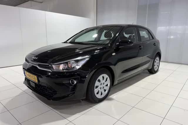 Kia Rio (2023) thumbnail 3