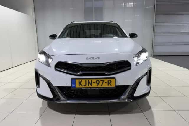 Kia XCeed (2023) thumbnail 2