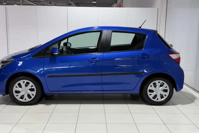 Toyota Yaris (2017) thumbnail 2