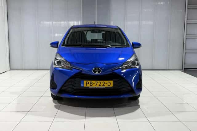Toyota Yaris (2017) thumbnail 2