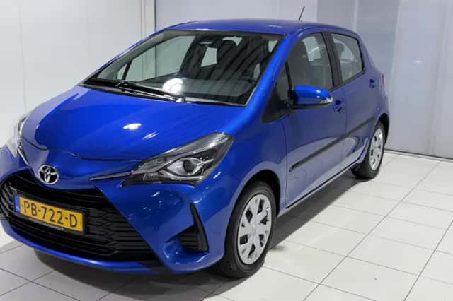 Toyota Yaris (2017) thumbnail 3