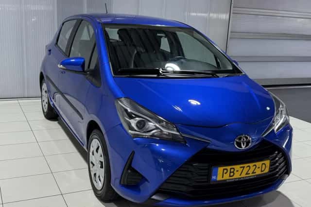 Toyota Yaris (2017) thumbnail 4