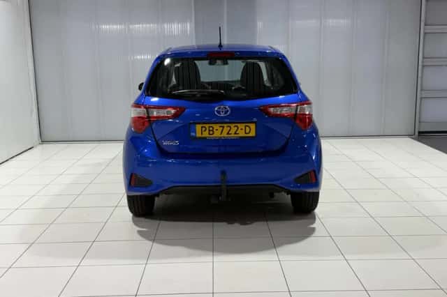 Toyota Yaris (2017) thumbnail 5