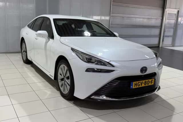 Toyota Mirai (2021) thumbnail 2