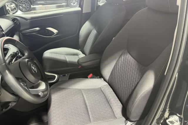 Toyota Yaris (2023) thumbnail 3