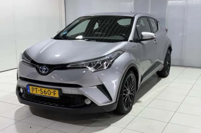 Toyota C-HR (2017) thumbnail 2