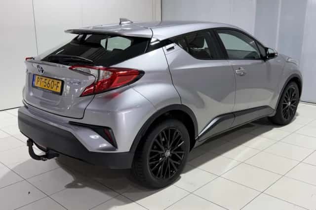 Toyota C-HR (2017) thumbnail 4