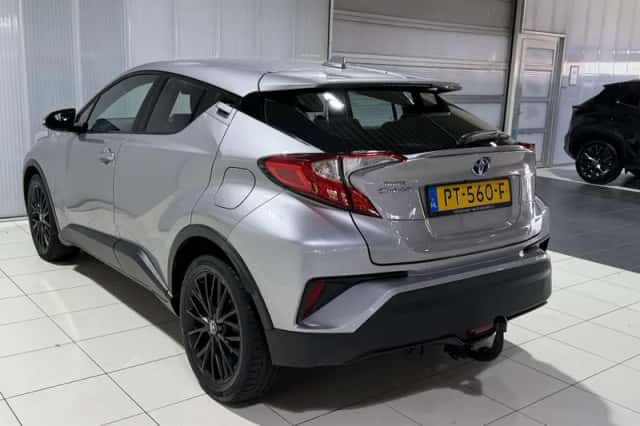 Toyota C-HR (2017) thumbnail 5