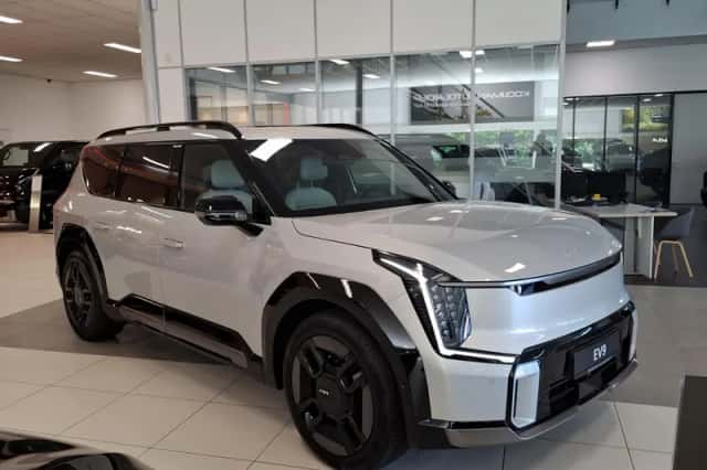 Kia EV9 (2026) thumbnail 2