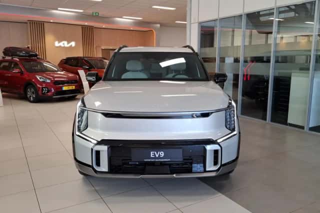 Kia EV9 (2026) thumbnail 3