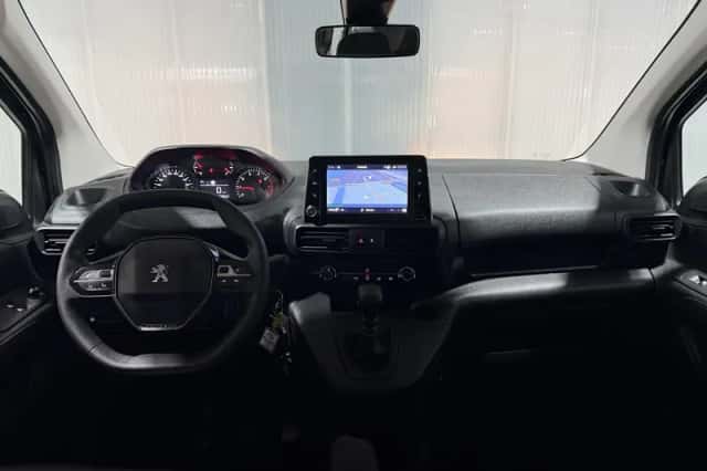 Peugeot Rifter (2023) thumbnail 3