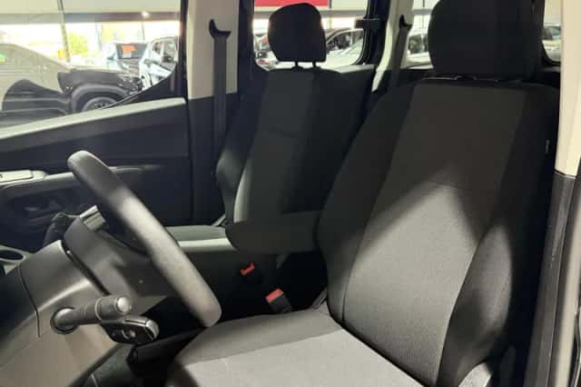 Peugeot Rifter (2023) thumbnail 4