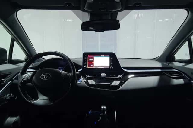 Toyota C-HR (2021) thumbnail 2