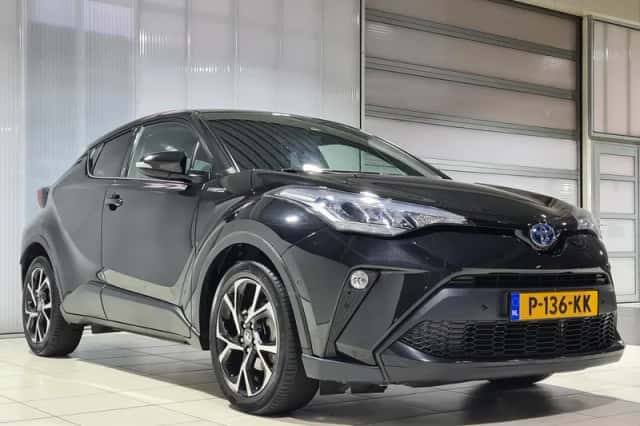 Toyota C-HR (2021) thumbnail 4