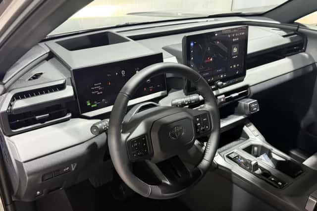 Toyota RAV4 (2026) thumbnail 2