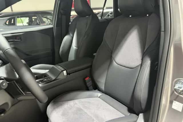 Toyota RAV4 (2026) thumbnail 3
