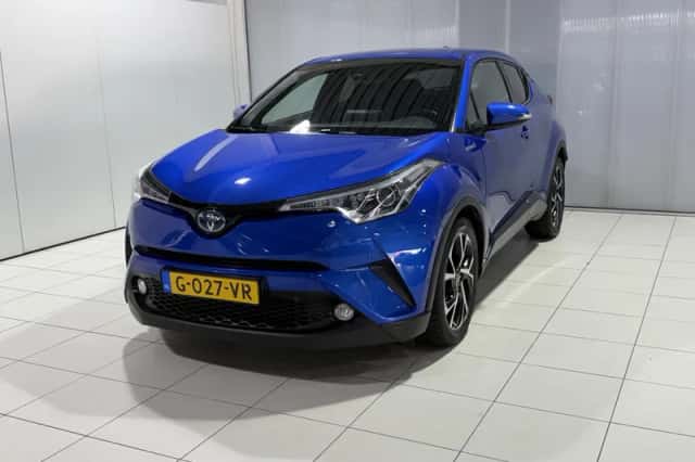 Toyota C-HR (2019) thumbnail 2