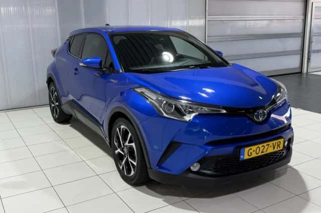 Toyota C-HR (2019) thumbnail 3
