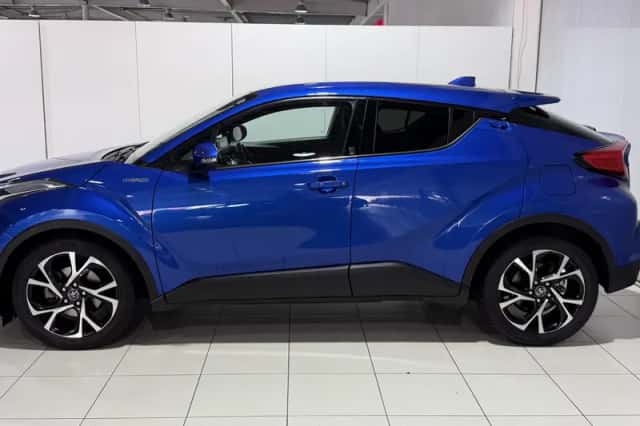 Toyota C-HR (2019) thumbnail 4
