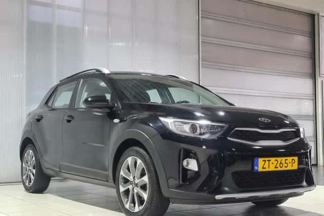 Kia Stonic (2019) thumbnail 4