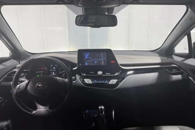 Toyota C-HR (2023) thumbnail 4
