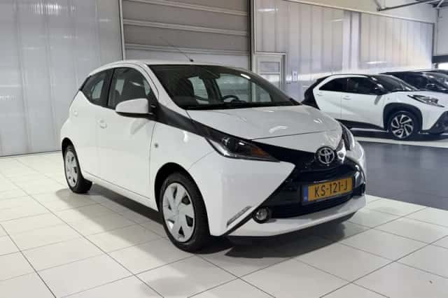 Toyota Aygo (2016) thumbnail 5