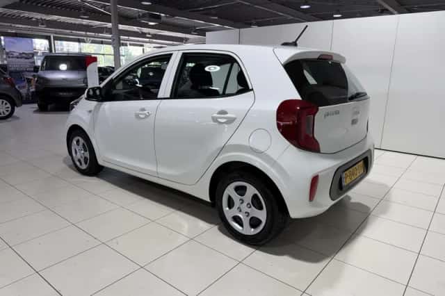 Kia Picanto (2022) thumbnail 5