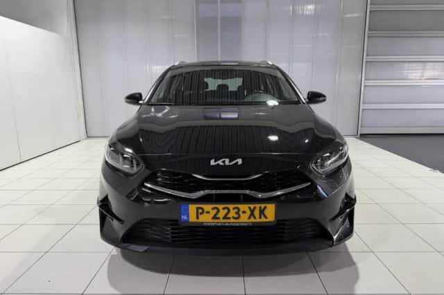 Kia Ceed Sportswagon (2022) thumbnail 2