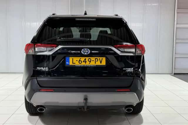 Toyota RAV4 (2021) thumbnail 3