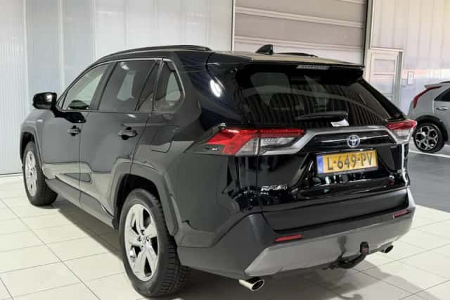 Toyota RAV4 (2021) thumbnail 4