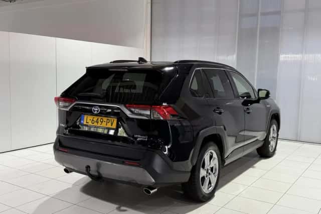 Toyota RAV4 (2021) thumbnail 5