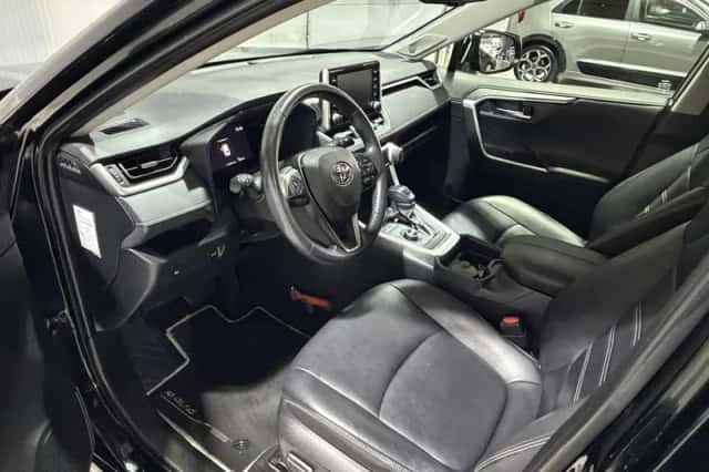 Toyota RAV4 (2021) thumbnail 6