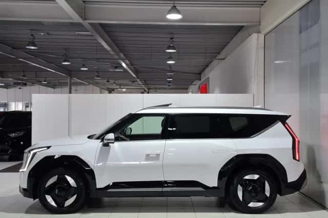 Kia EV9 (2024) thumbnail 6