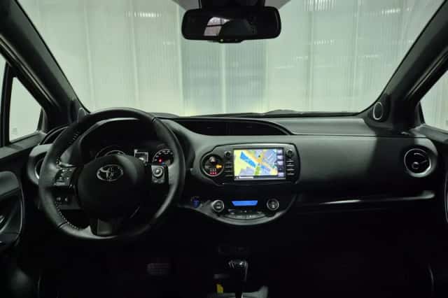 Toyota Yaris (2018) thumbnail 2