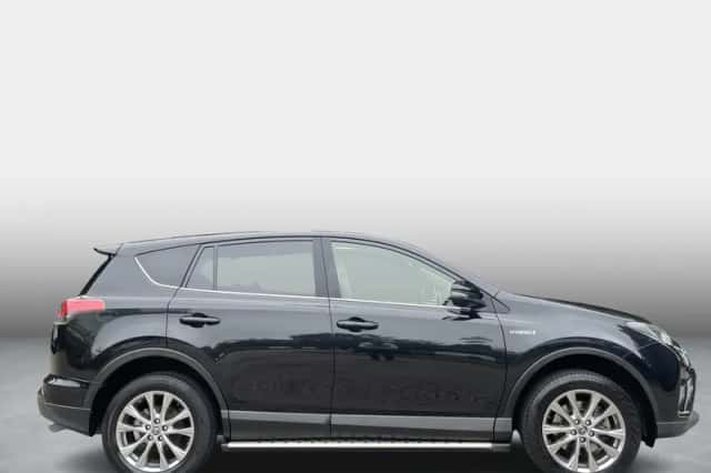 Toyota RAV4 (2017) thumbnail 3
