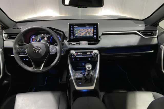 Toyota RAV4 (2021) thumbnail 2