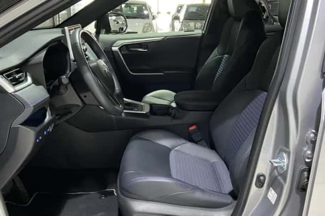 Toyota RAV4 (2021) thumbnail 3