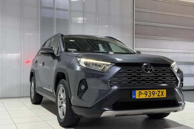 Toyota RAV4 (2022) thumbnail 2