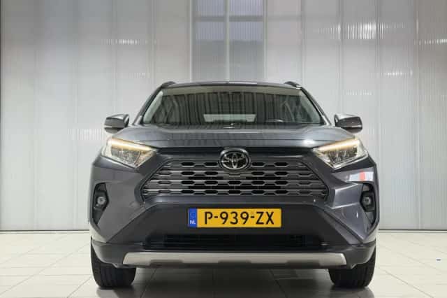 Toyota RAV4 (2022) thumbnail 3