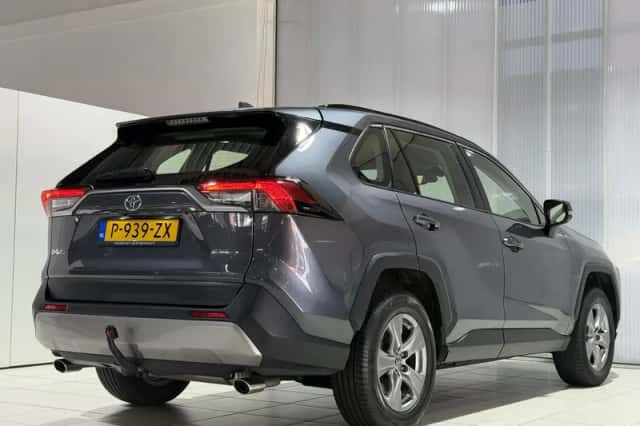 Toyota RAV4 (2022) thumbnail 6